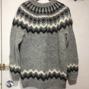 HANDKNITTING ICELAND TALL WOOL SWEATERS SIZE M